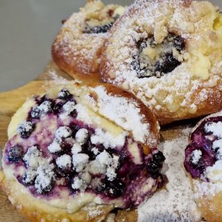 Řemeslná kávička a k tomu domácí koláčky, kde jinde než na #albrechtickýotvírák 24.5. od 13hod Kvalita z řemeslných...